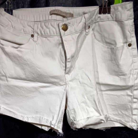 Max jeans size 14 shorts white in color - Picture 1 of 6